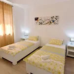Family-friendly With Swimming Pool Cepljani, - 23565 Apartman Umag