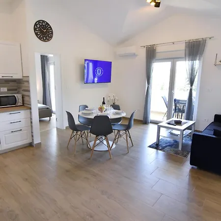 Family-friendly With Swimming Pool Cepljani, - 23565 Lejlighed Umag