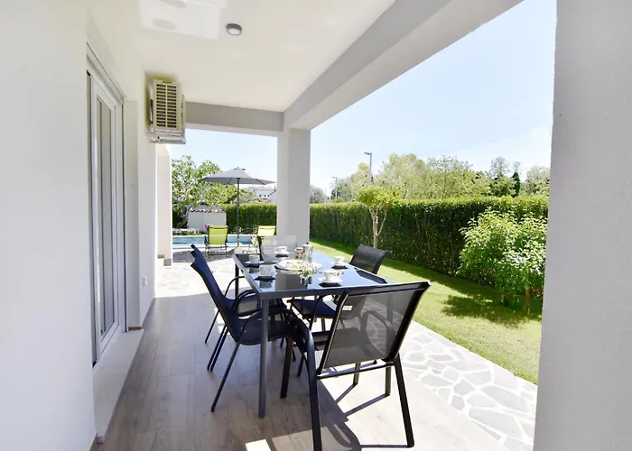Family-friendly With Swimming Pool Cepljani, - 23565 아파트 *
